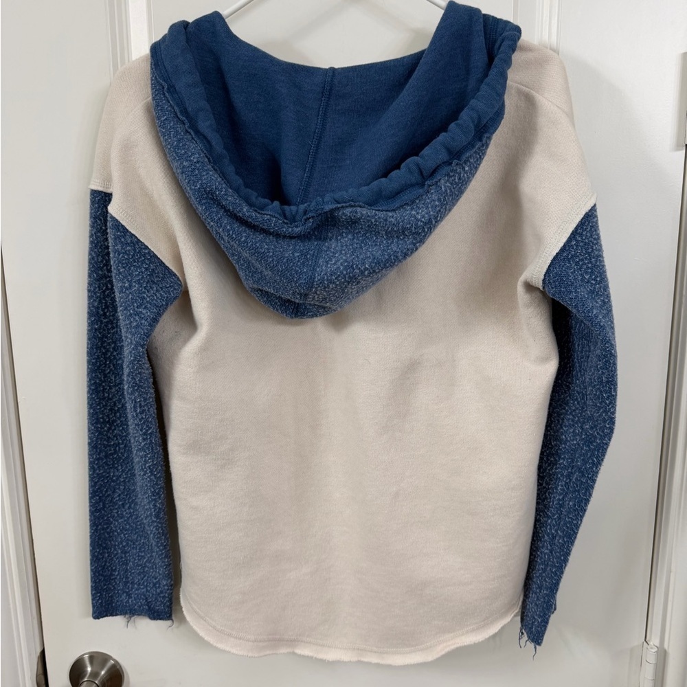 Billabong Blue and Cream V-Neck Sweater - Picture 3 of 5